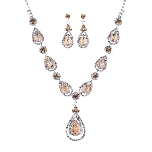 Absolutely Stunning! A Yellow Rhinestone Teardrop Necklace Set w/Rhinestones. - Picture 2 of 2